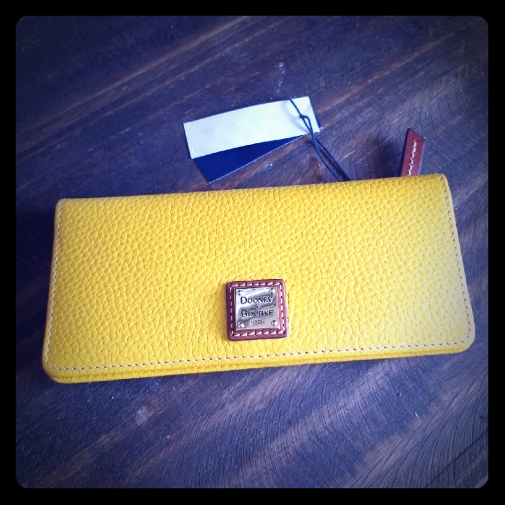 Dooney & Bourke wallet